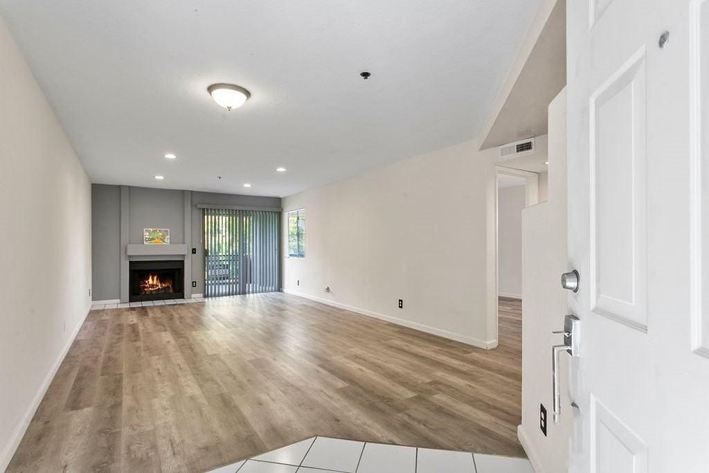 430 Lake St #202 - Photo 3 of 26