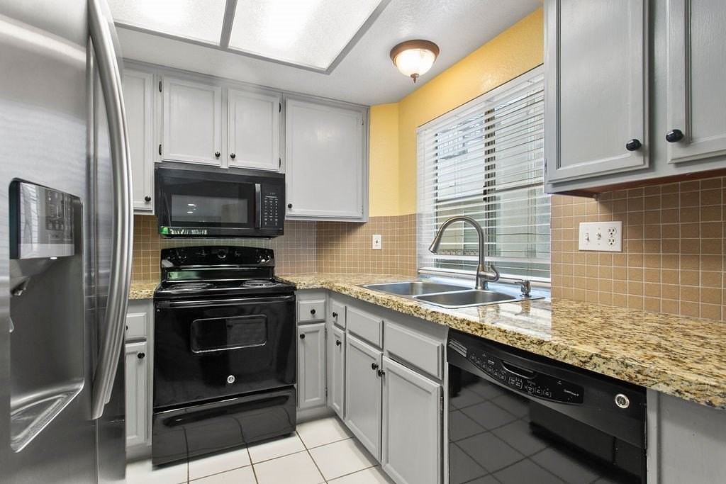 430 Lake St #202 - Photo 6 of 26
