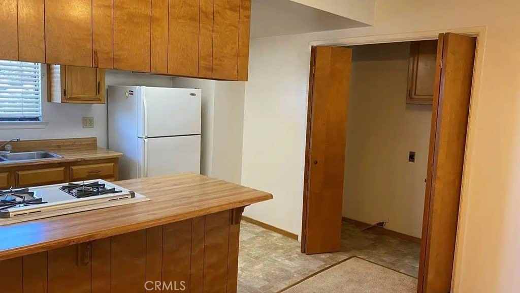 1036 Baden Ave - Photo 4 of 9