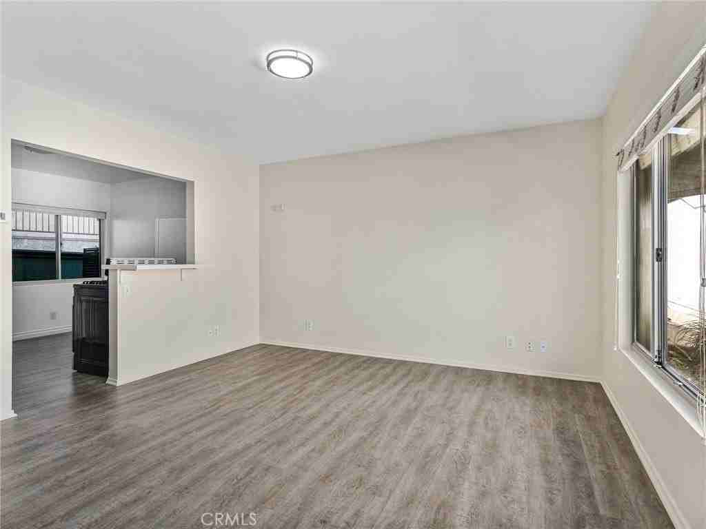 140 Virginia St - Photo 3 of 15