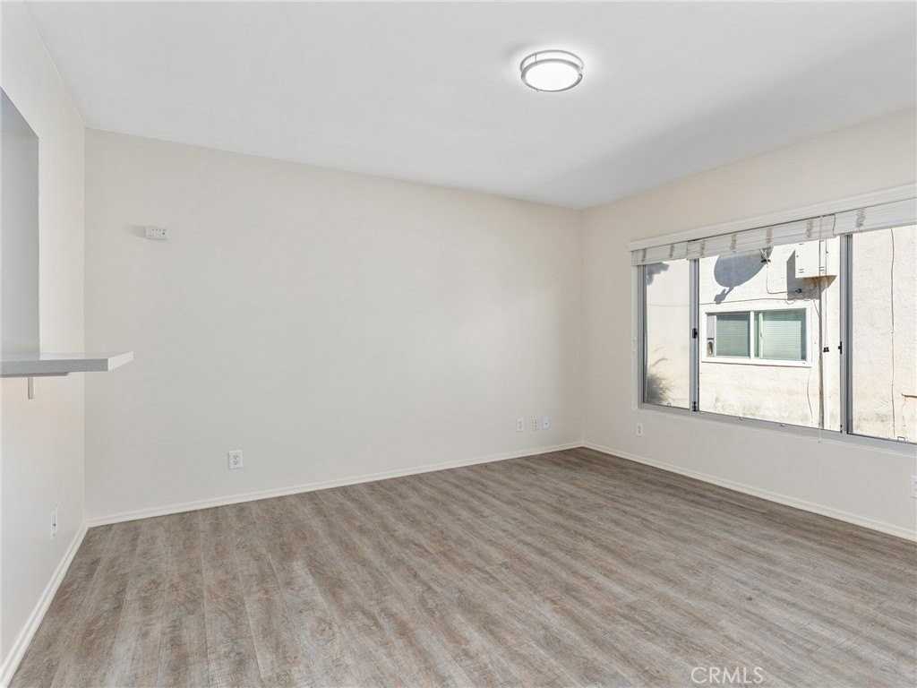 140 Virginia St - Photo 4 of 15