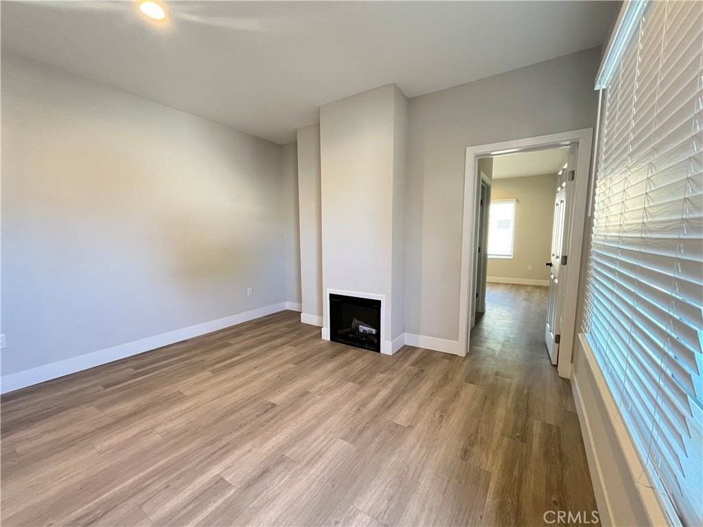 8412 Burnet Ave - Photo 4 of 14