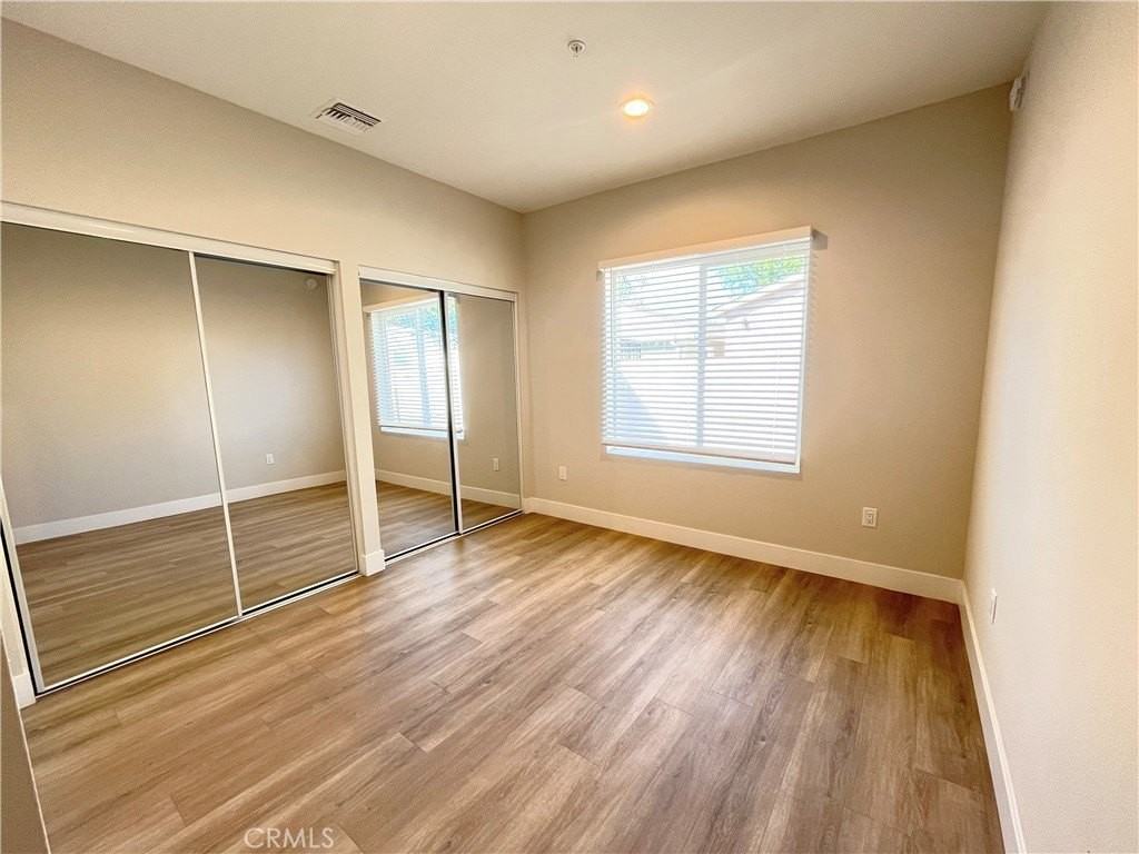 8412 Burnet Ave - Photo 6 of 14