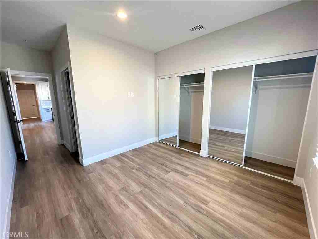 8412 Burnet Ave - Photo 7 of 14