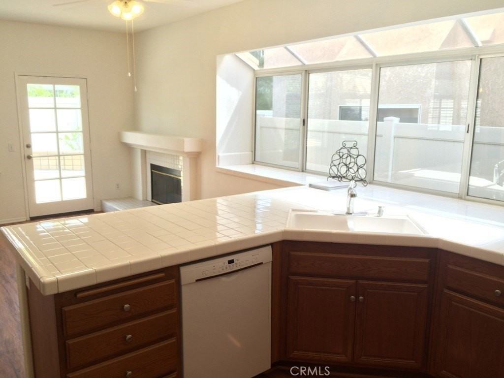 2196 Rancho Hills Dr - Photo 7 of 28