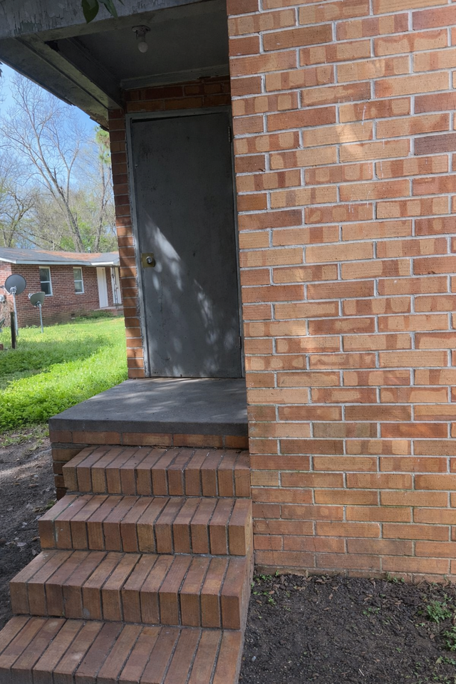 906 Thomas St #1 - Photo 3 of 11