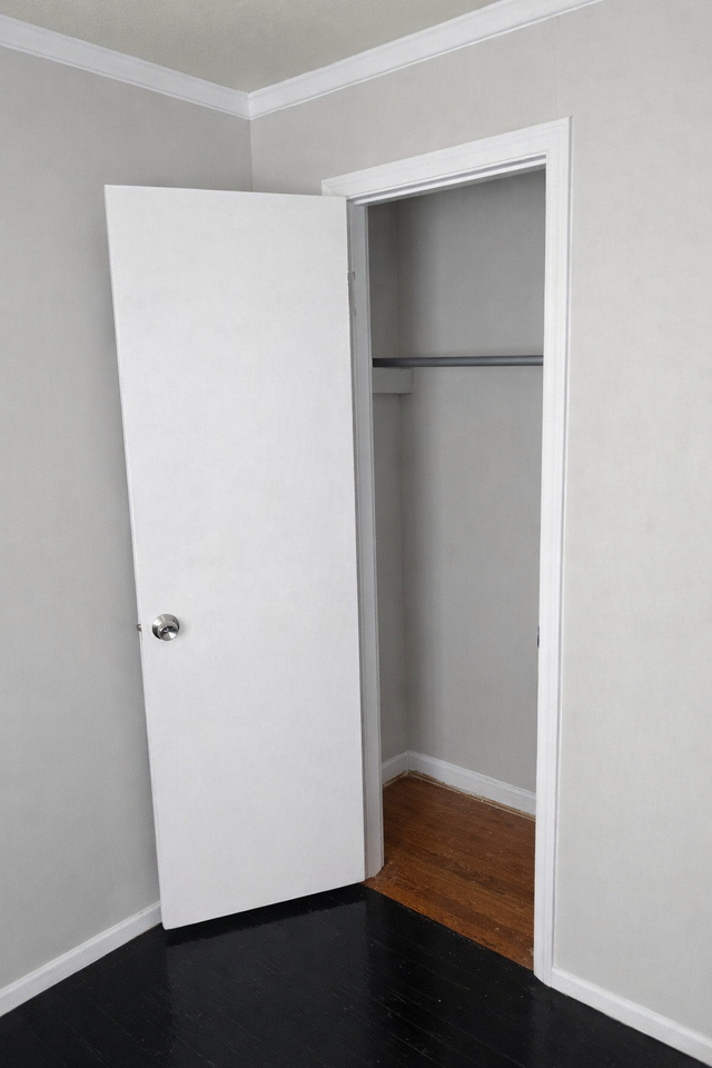 906 Thomas St #1 - Photo 4 of 11