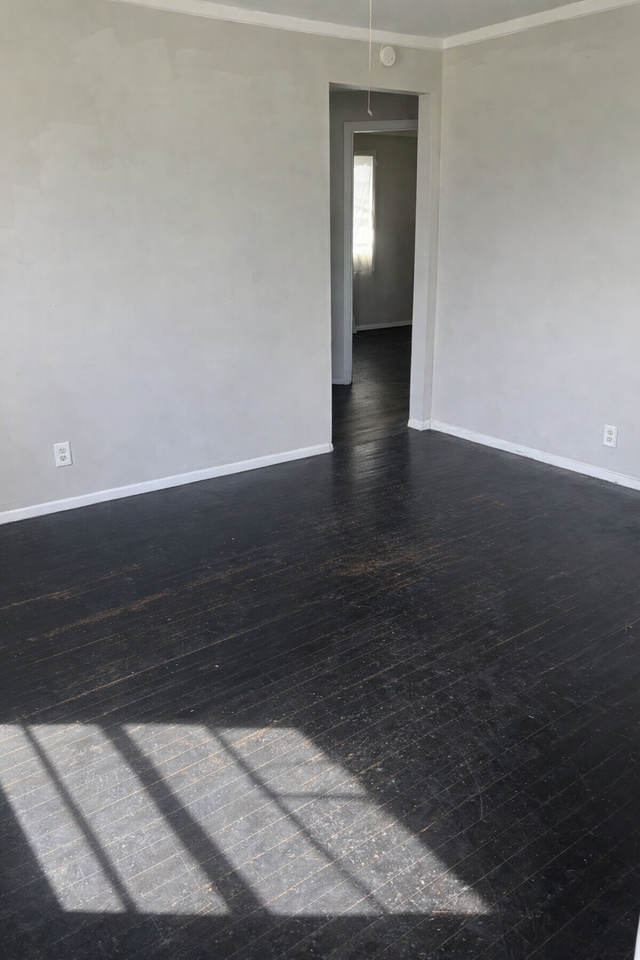 906 Thomas St #1 - Photo 5 of 11