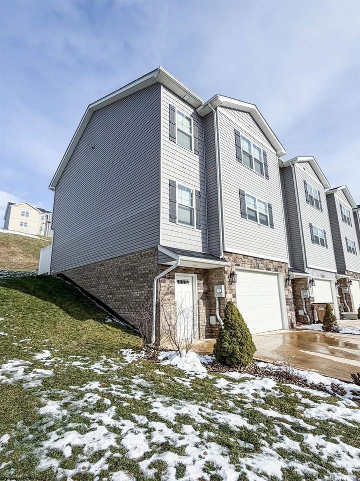 2046 Mountain Ash Ln - Photo 2 of 20