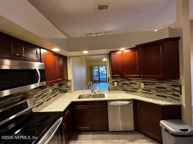 3089 Falconer Dr - Photo 5 of 15