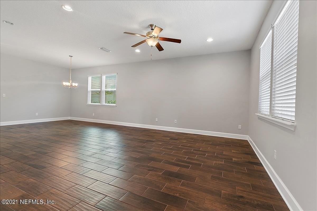 1021 Seaside Dr N - Photo 3 of 28