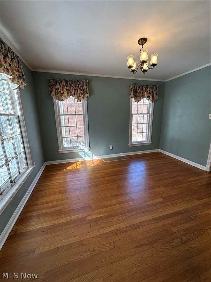 1579 Laclede Rd - Photo 2 of 38