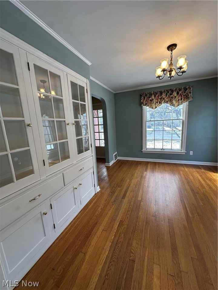 1579 Laclede Rd - Photo 3 of 38