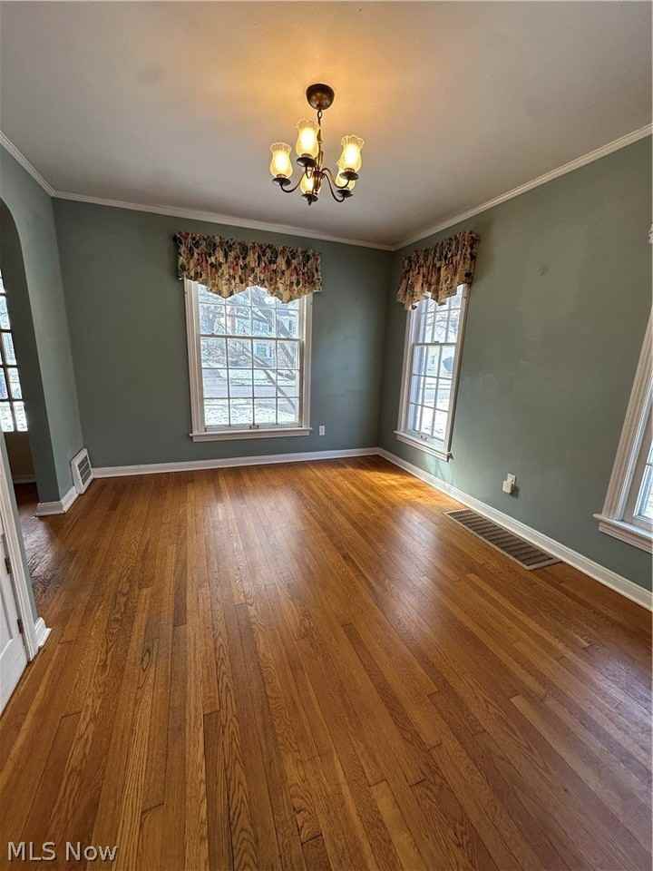 1579 Laclede Rd - Photo 4 of 38