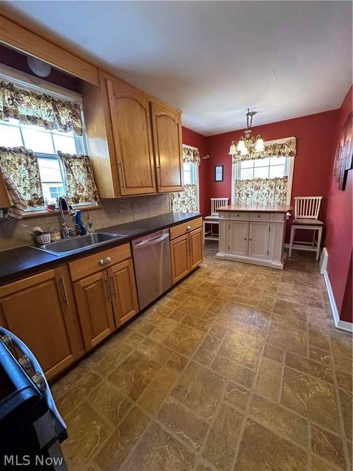 1579 Laclede Rd - Photo 5 of 38