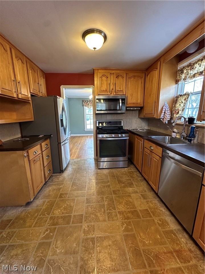 1579 Laclede Rd - Photo 6 of 38