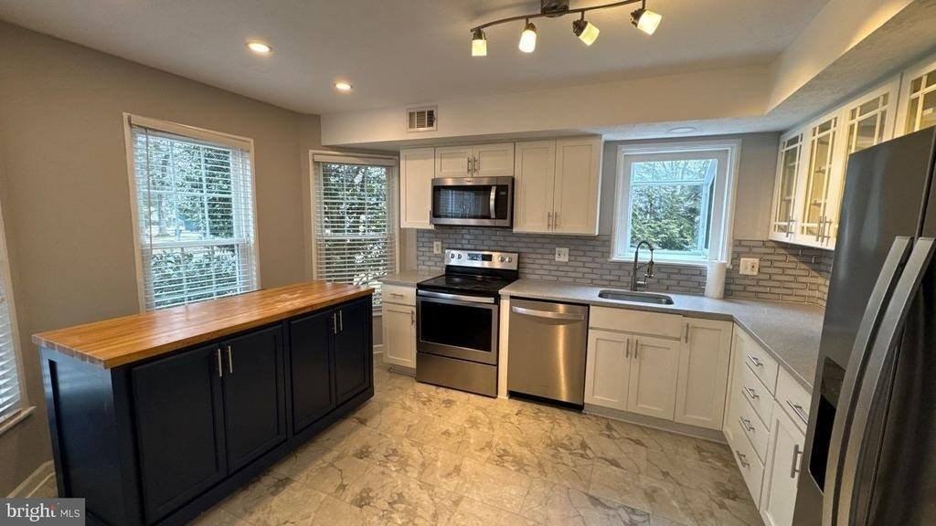 7225 Steamerbell Row - Photo 3 of 29