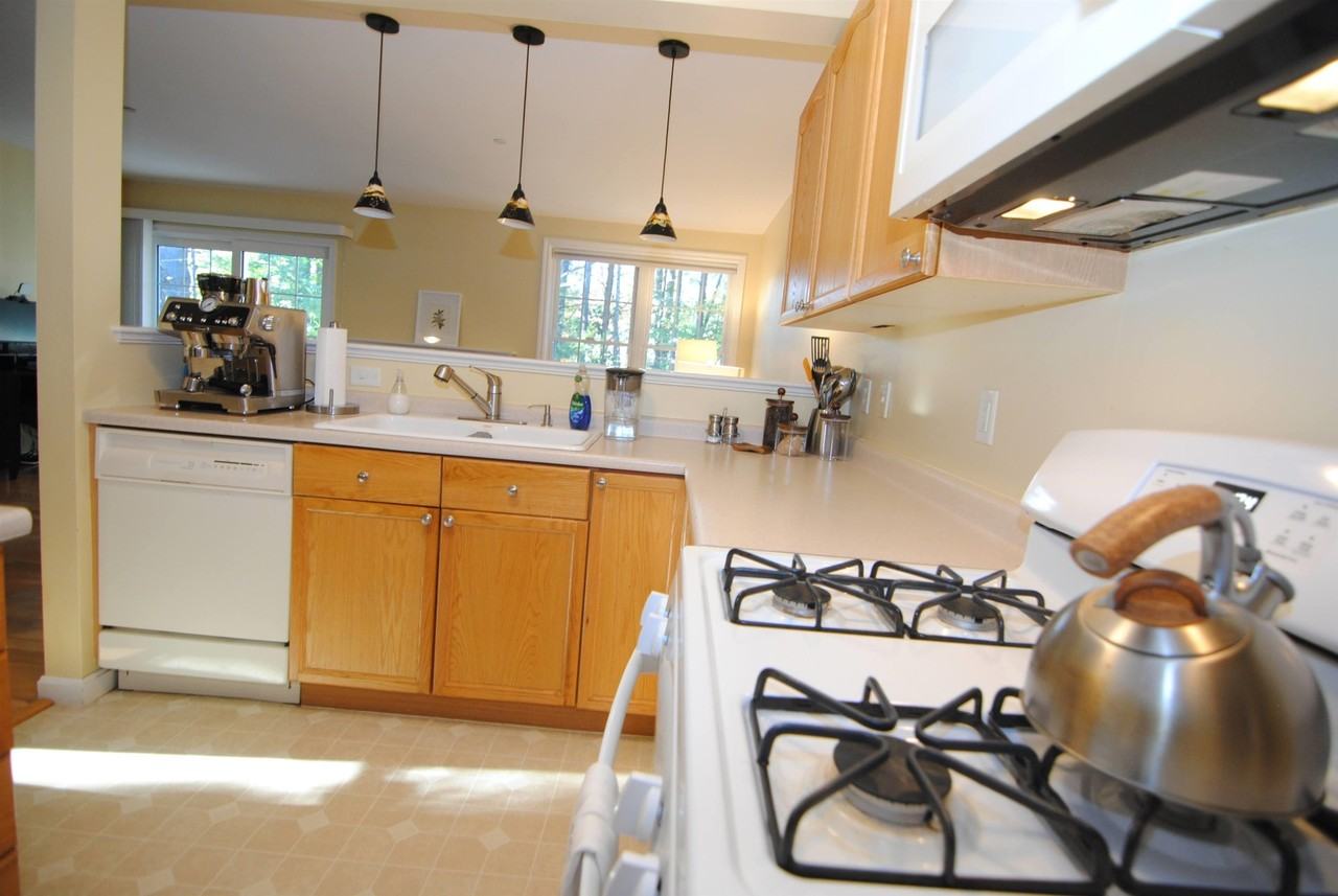 81 Barrington Ave - Photo 7 of 31