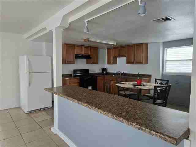 3718 Franklin Ave - Photo 4 of 21