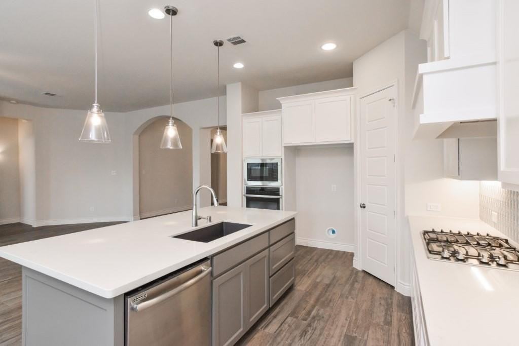 1427 Daisy Corner Dr - Photo 4 of 34