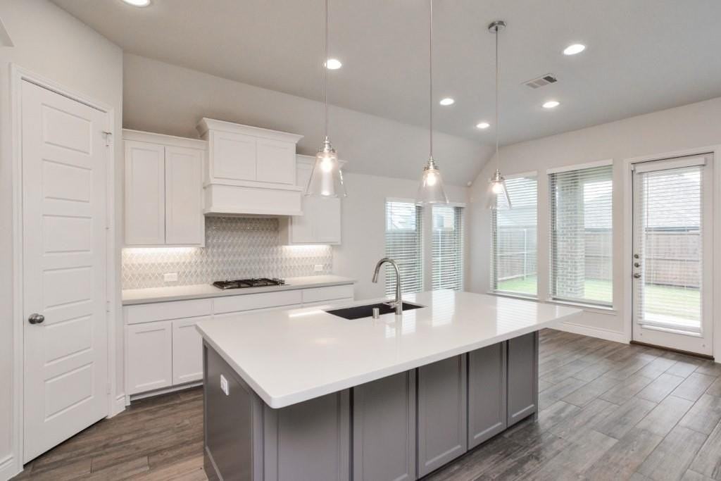 1427 Daisy Corner Dr - Photo 5 of 34