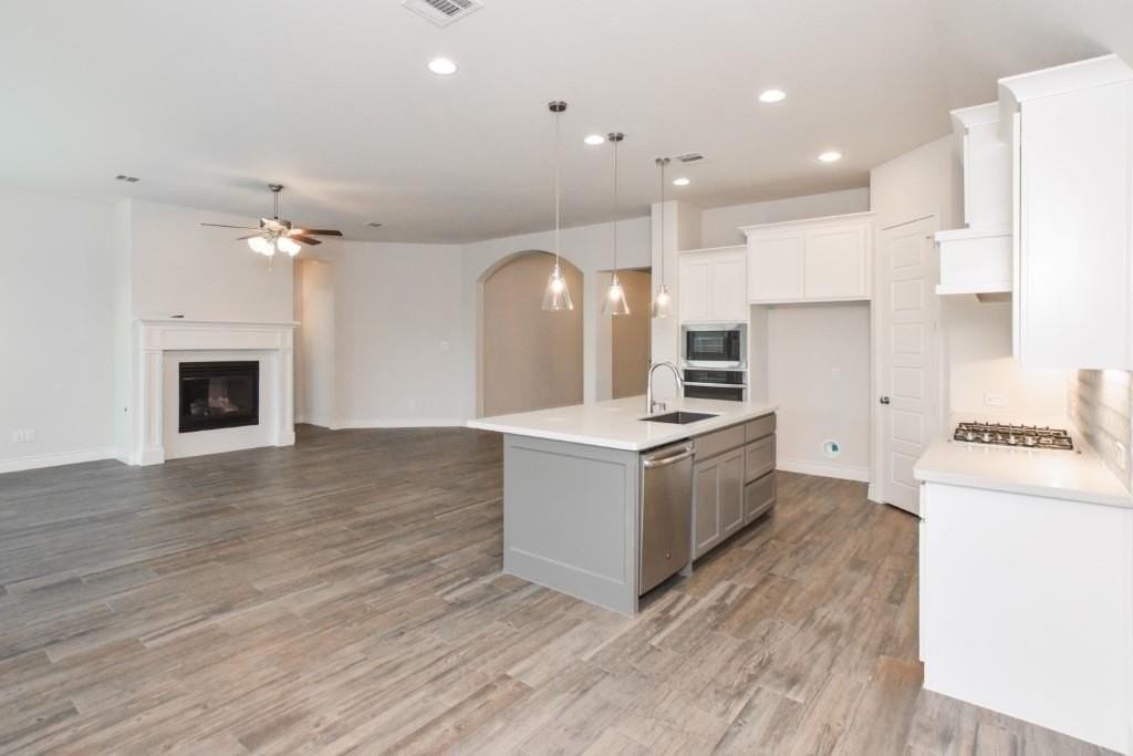 1427 Daisy Corner Dr - Photo 6 of 34