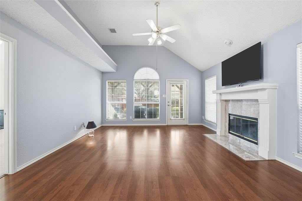 934 Highgate Dr - Photo 3 of 16