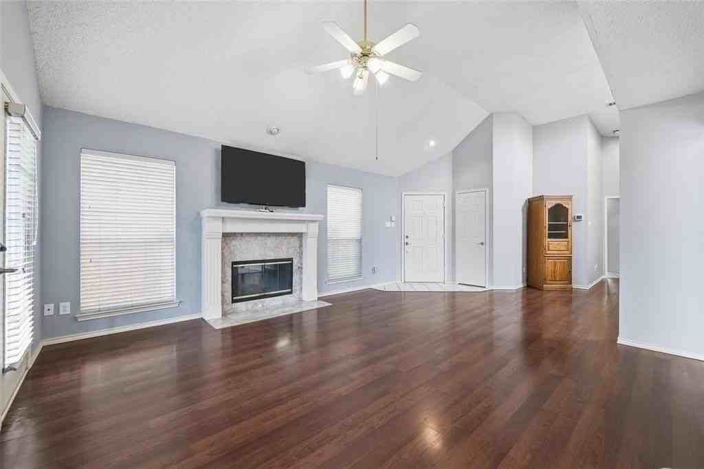 934 Highgate Dr - Photo 4 of 16