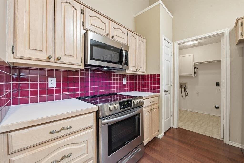 934 Highgate Dr - Photo 6 of 16