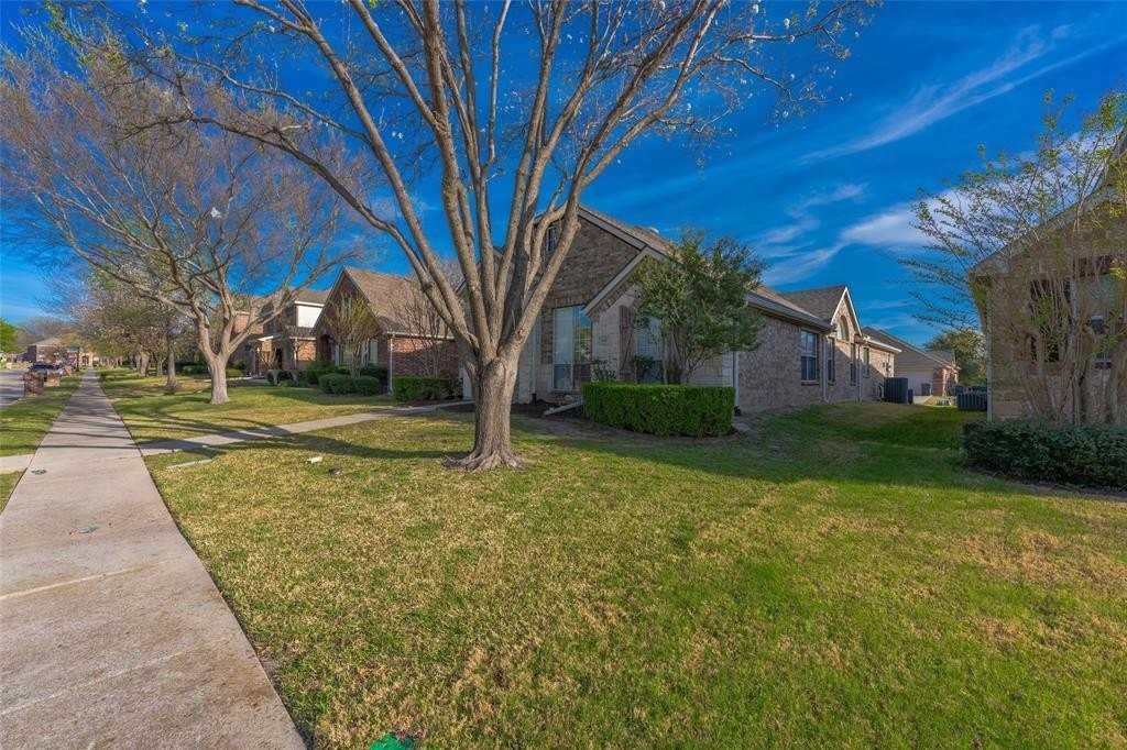 4621 Kingsway Ln - Photo 3 of 40