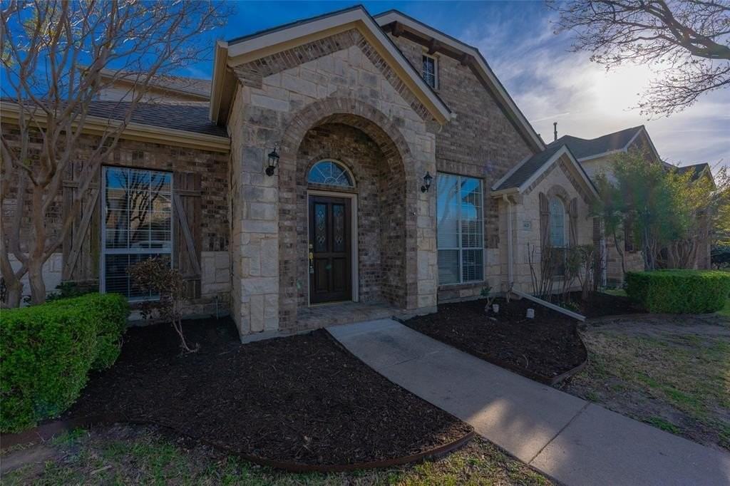 4621 Kingsway Ln - Photo 4 of 40