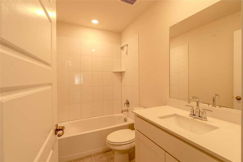 1323 Taggart St - Photo 3 of 22