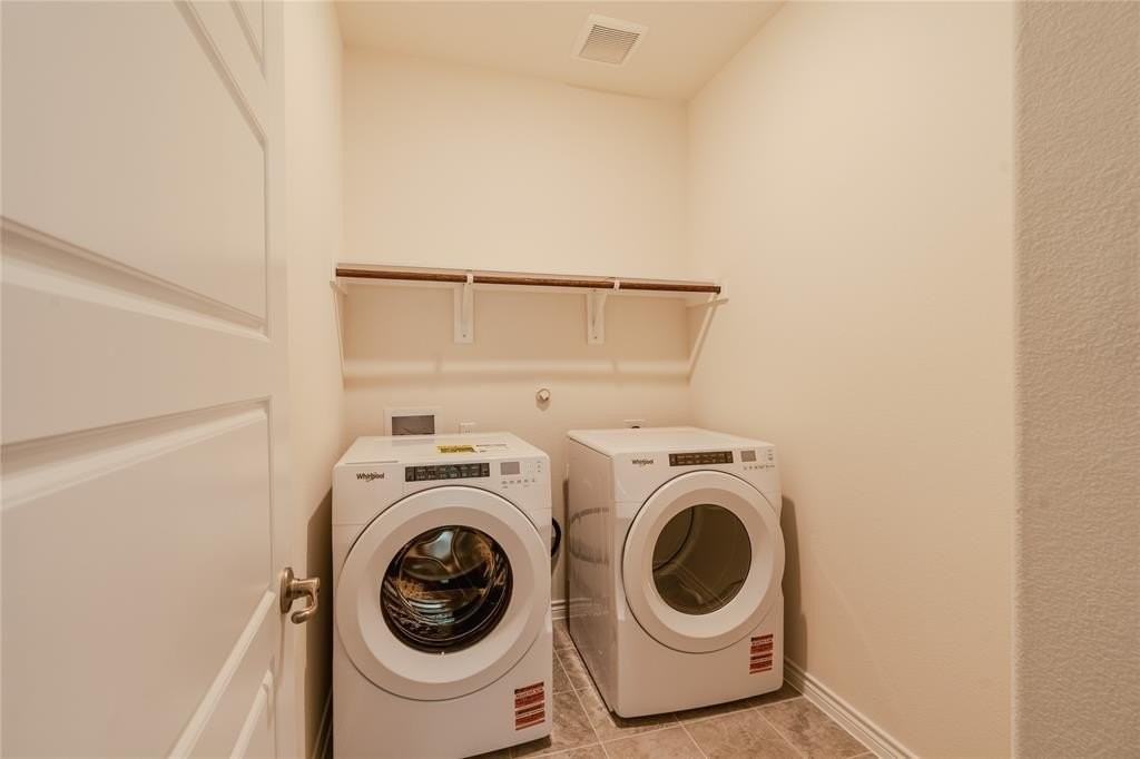 1323 Taggart St - Photo 5 of 22