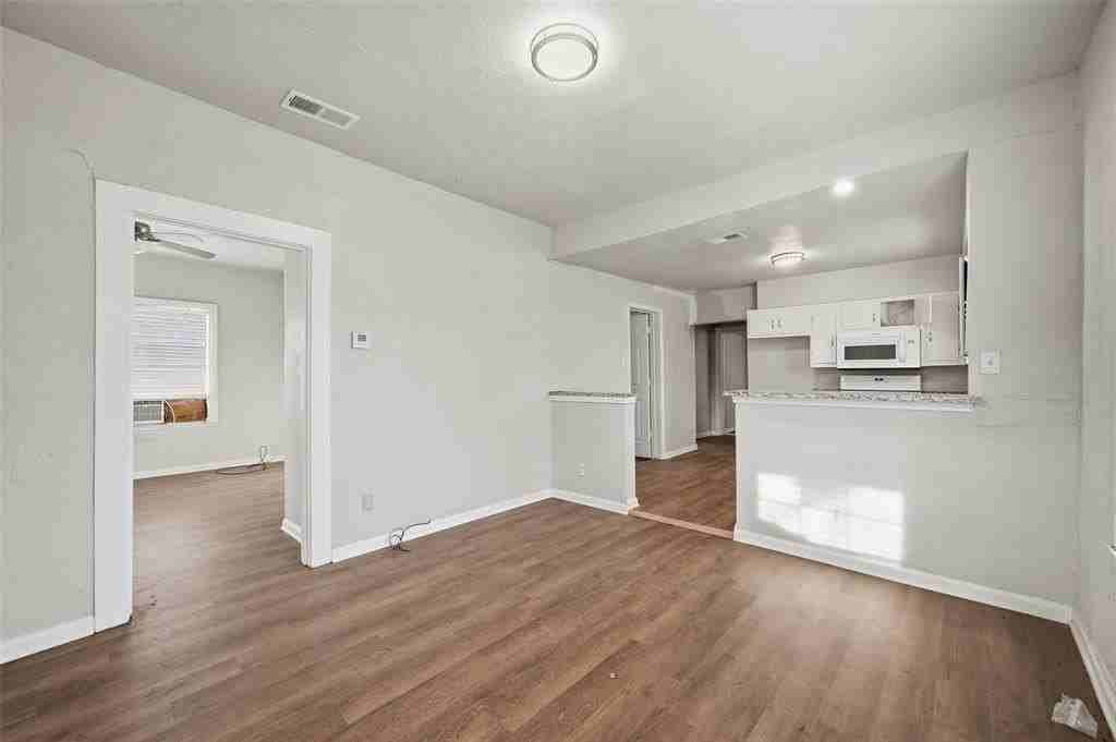 1101 N Harrison Ave - Photo 2 of 15