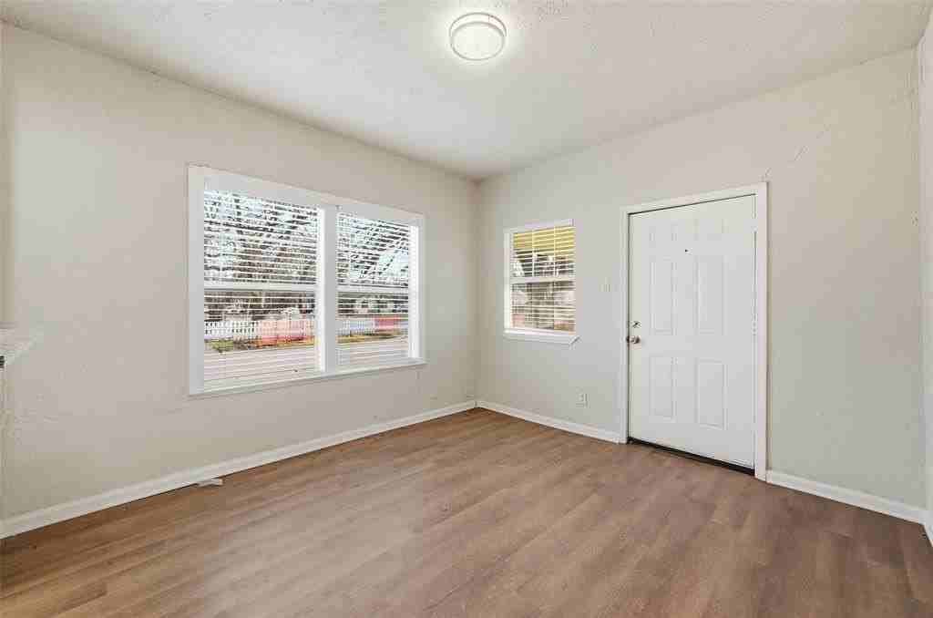 1101 N Harrison Ave - Photo 3 of 15