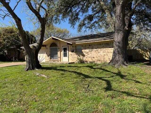 1110 Shadyglen Cir - Photo 2 of 2