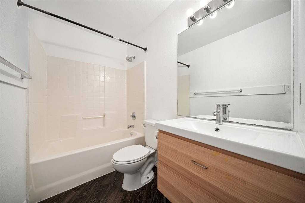 316 E 4th St #A - Photo 6 of 17