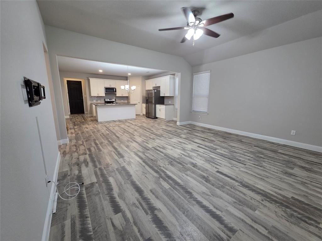 2620 Empire St - Photo 2 of 14