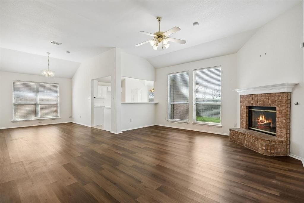 1914 Lennox Ln - Photo 2 of 25