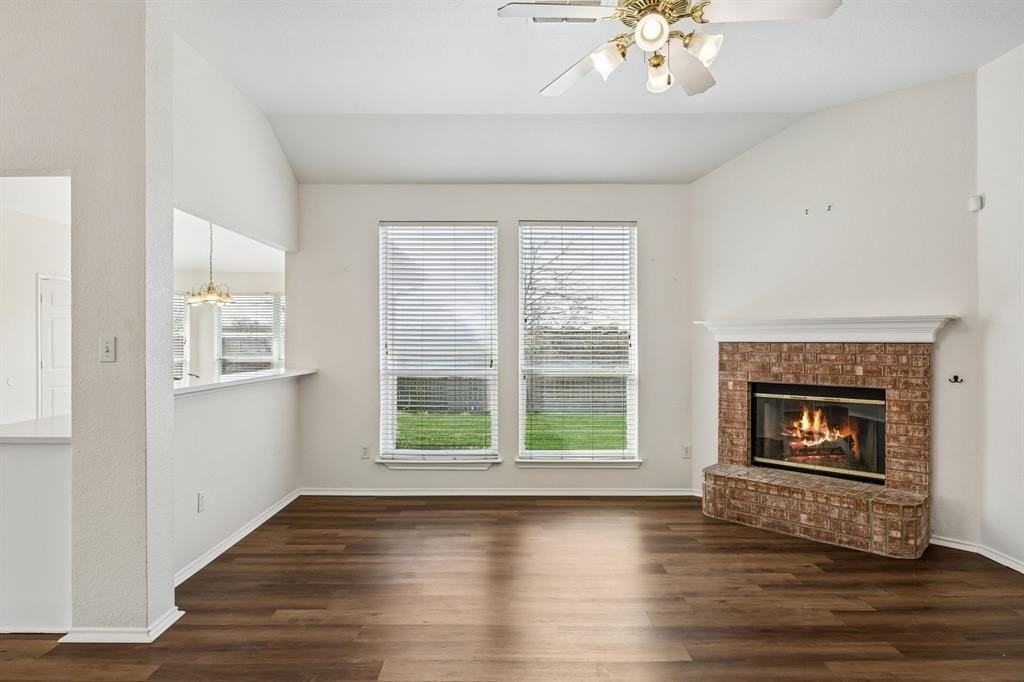 1914 Lennox Ln - Photo 3 of 25