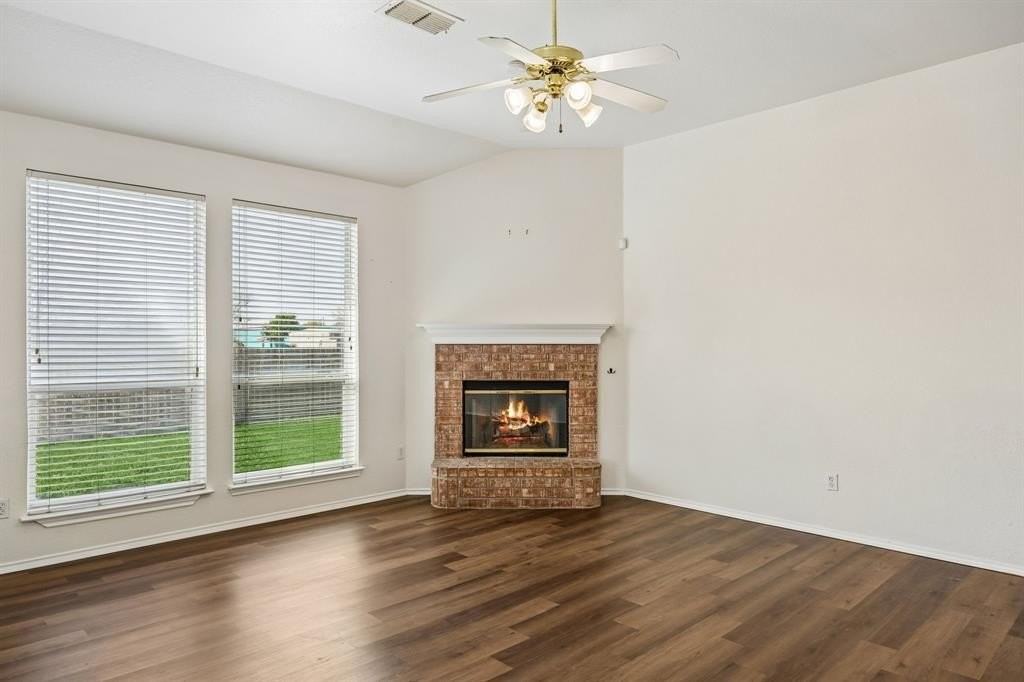 1914 Lennox Ln - Photo 4 of 25