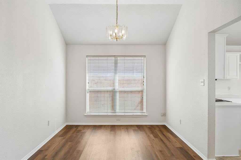 1914 Lennox Ln - Photo 6 of 25