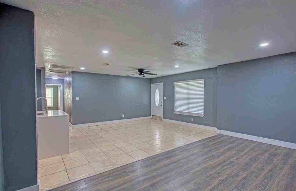 307 Dee Ln - Photo 5 of 19