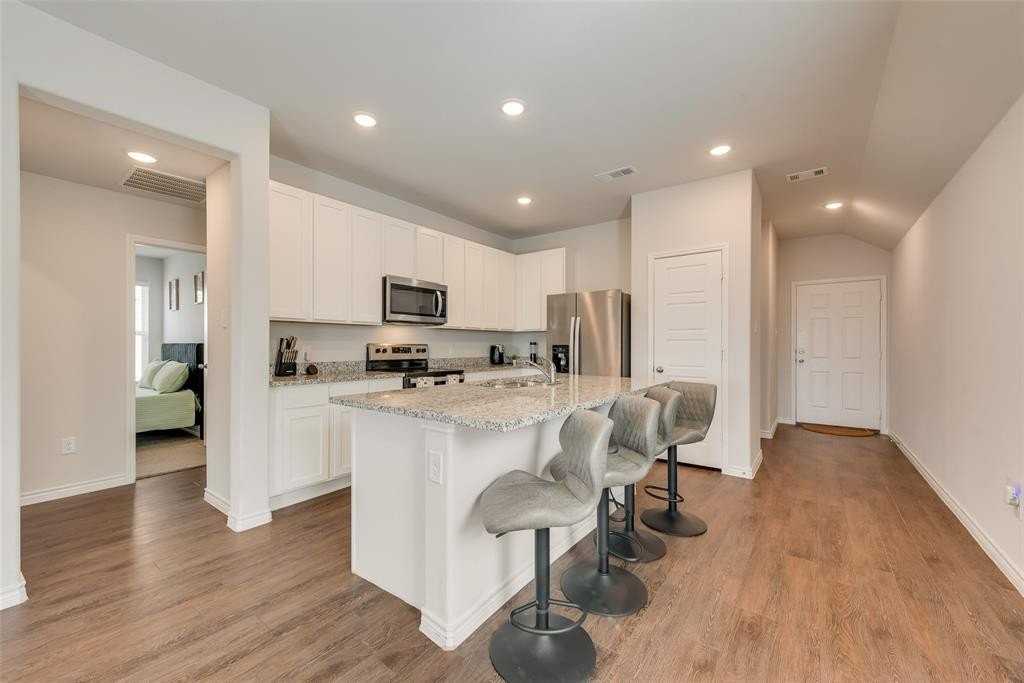 1117 Takeoff Ave - Photo 4 of 20