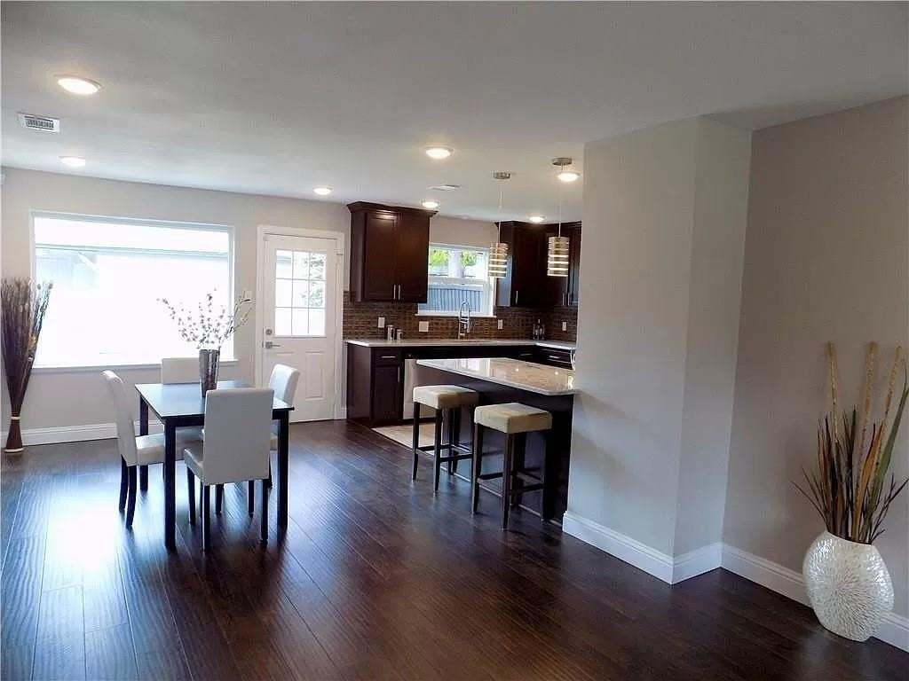 406 Dover Dr - Photo 2 of 20