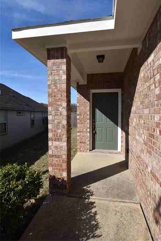 1110 Story Book Ln - Photo 3 of 24