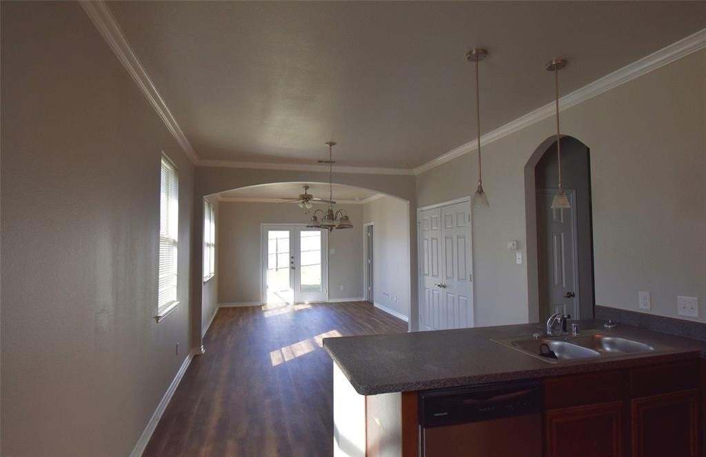 1110 Story Book Ln - Photo 4 of 24