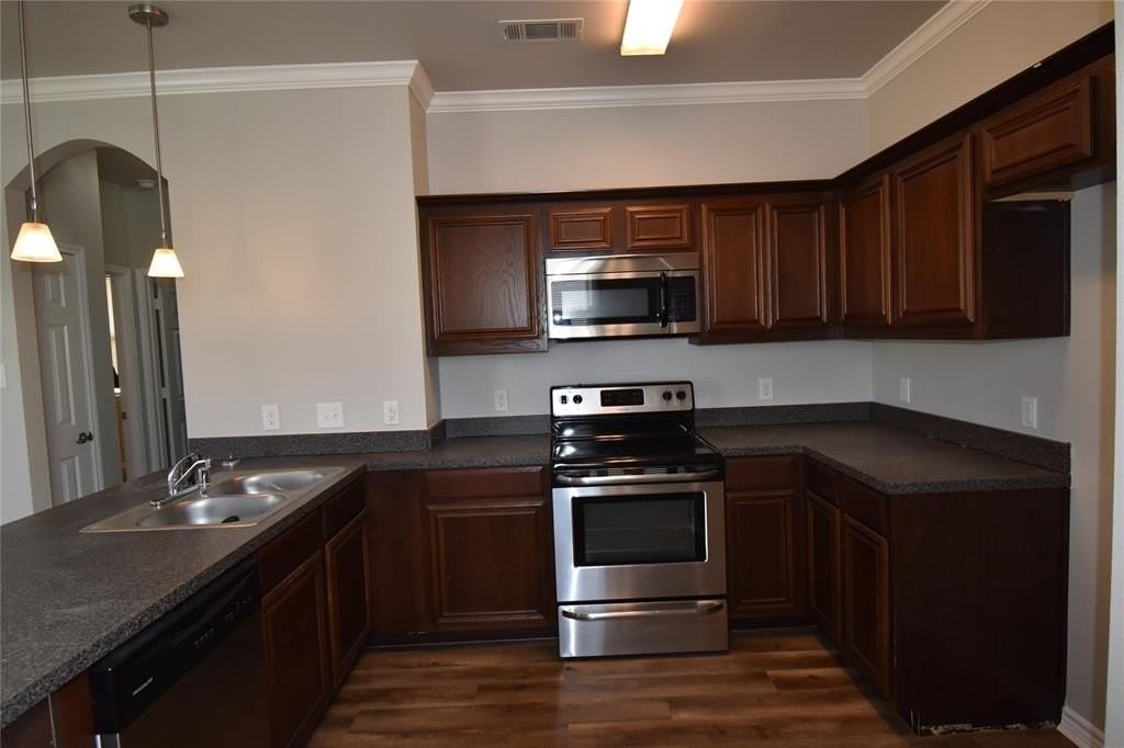 1110 Story Book Ln - Photo 5 of 24