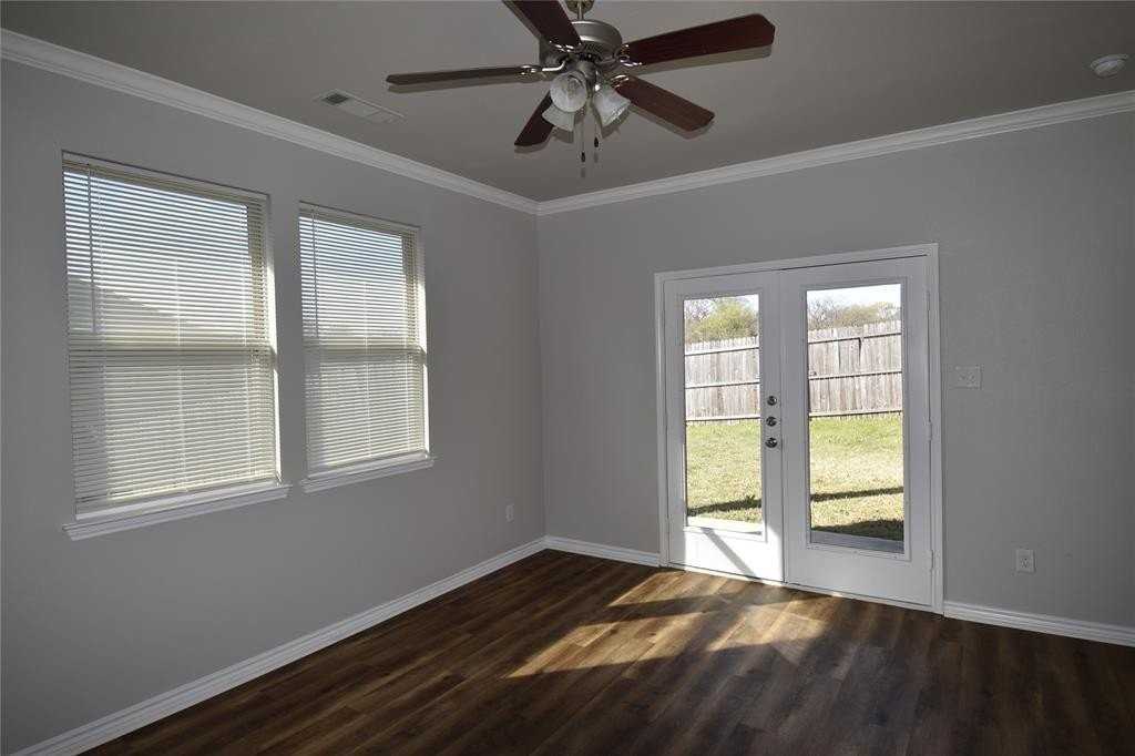 1110 Story Book Ln - Photo 7 of 24