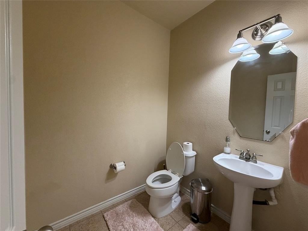 304 Serenade Ln - Photo 7 of 28